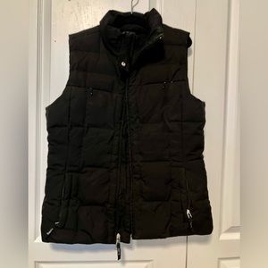 Roots sleeveless black puffer vest very warm and fleece lined and down filled